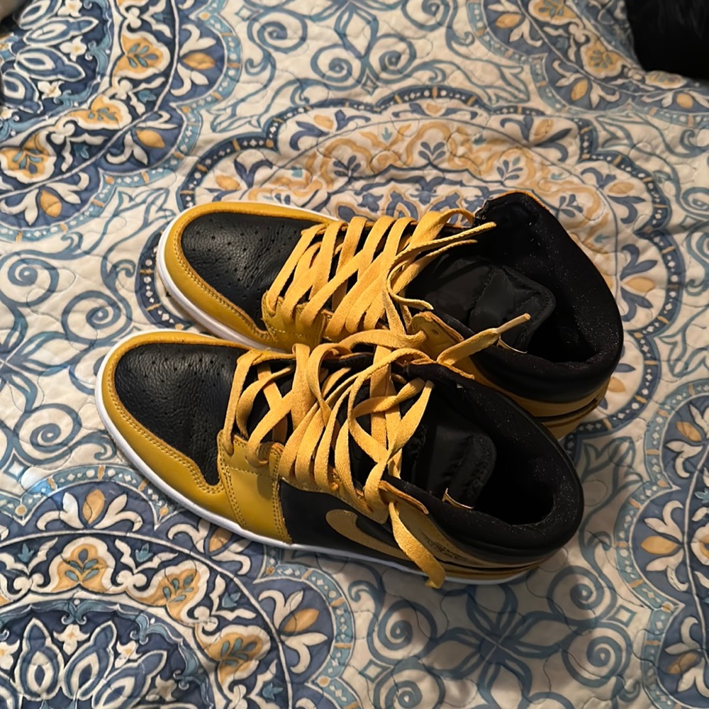 Brand new Black and yellow Nike high tops